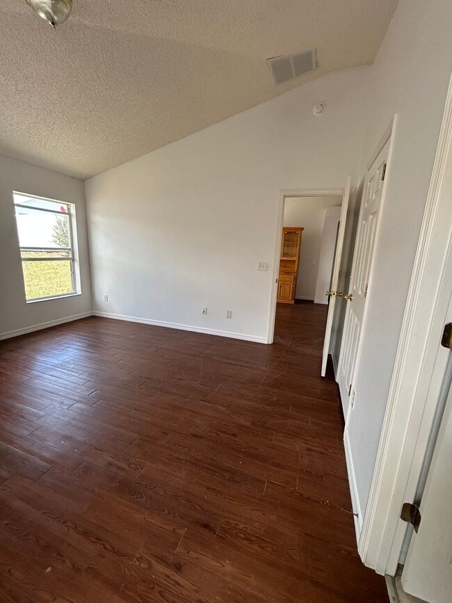 Building Photo - 136 Grantham Dr