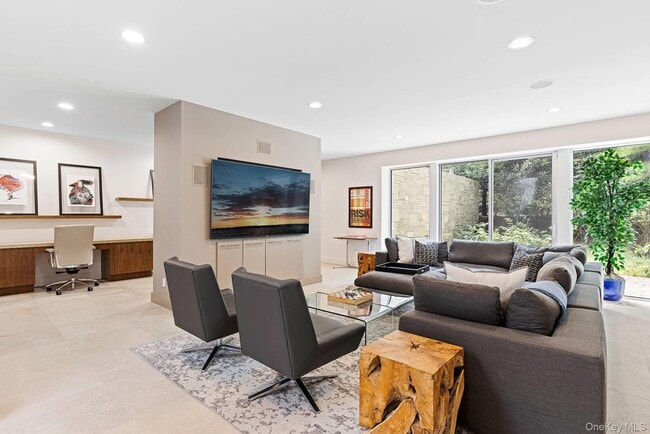 Building Photo - 7 Rolling Wood Ln