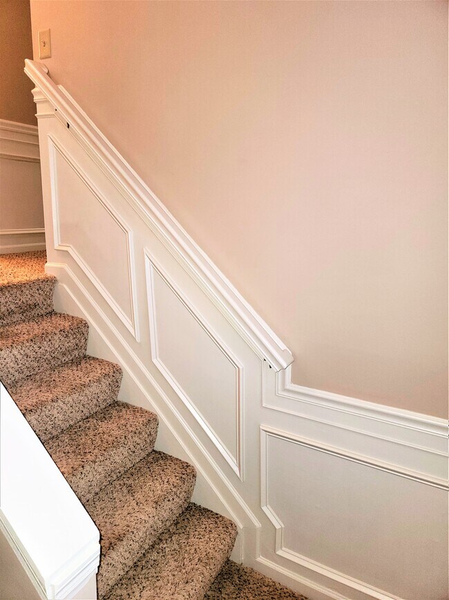 Building Photo - 1862 Beechwood Ave NE