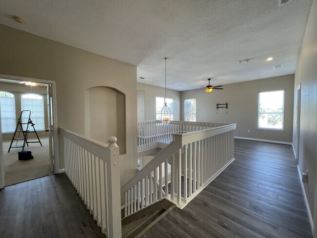 Building Photo - Amazing Large 4/2 Pool Home in Orlando