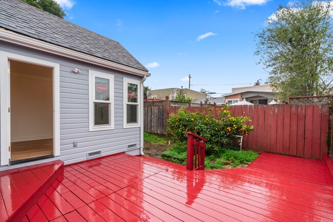 Building Photo - Charming 2Bed/1Bath Single-Family Home in ...