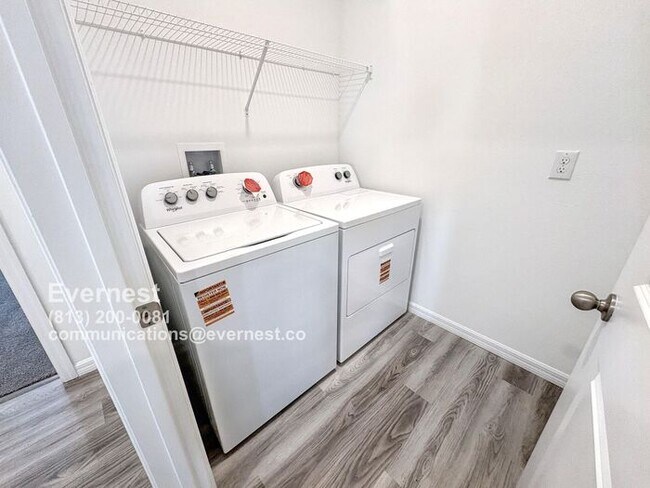 Building Photo - Beautiful 4-Bedroom Home with Modern Comfo...