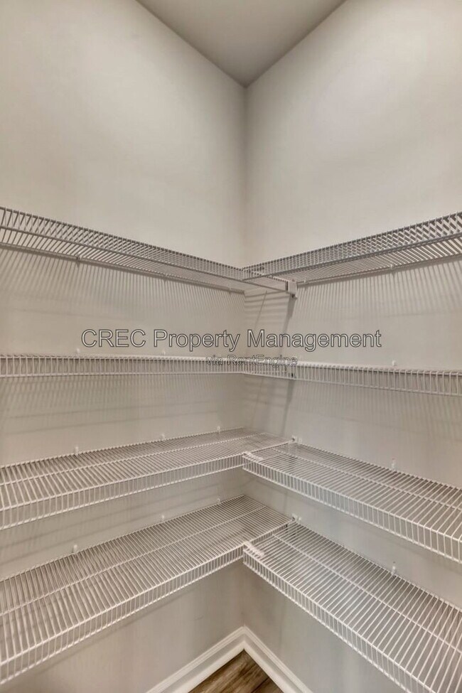 Building Photo - 146 Red Blf St