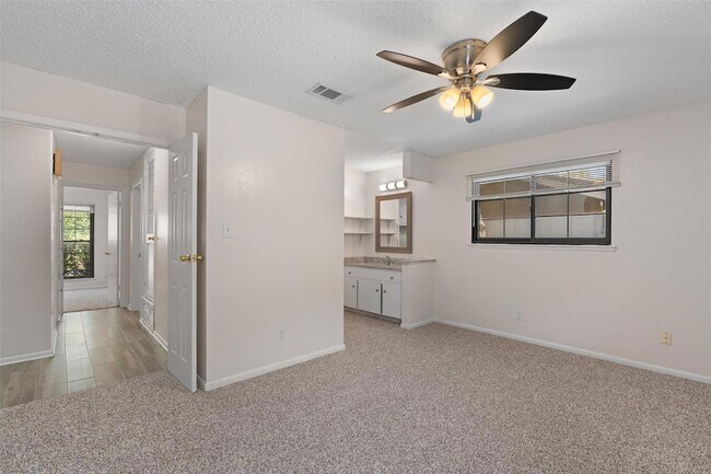 Building Photo - 325 Heartwood Dr