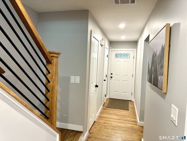 Building Photo - 25 Padanaram Rd