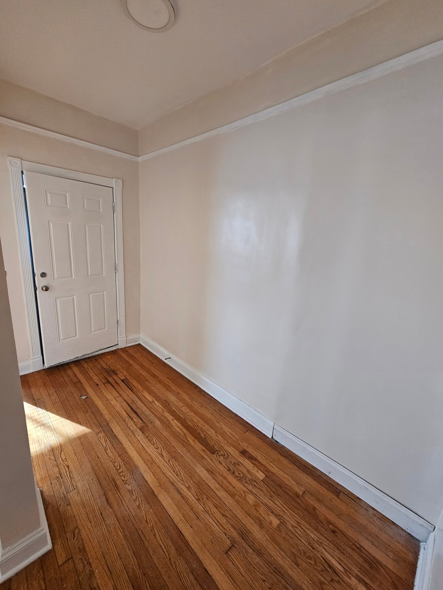 Building Photo - 719 S Central Park Ave