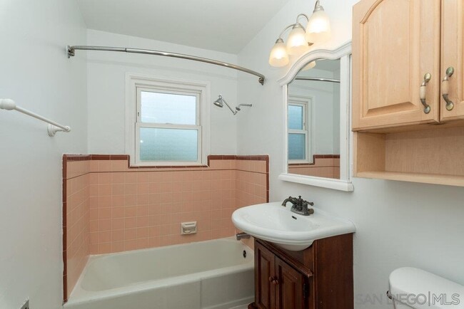 Building Photo - 5064 Marlborough Dr