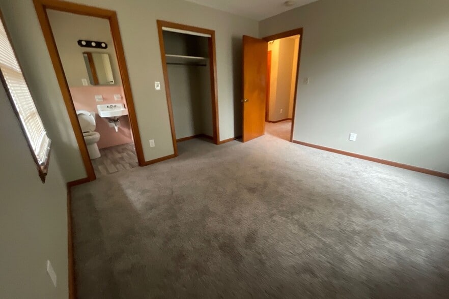 Building Photo - 1029 Hyacinth Dr