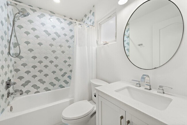 Building Photo - Vacation Rental on Balboa Peninsula