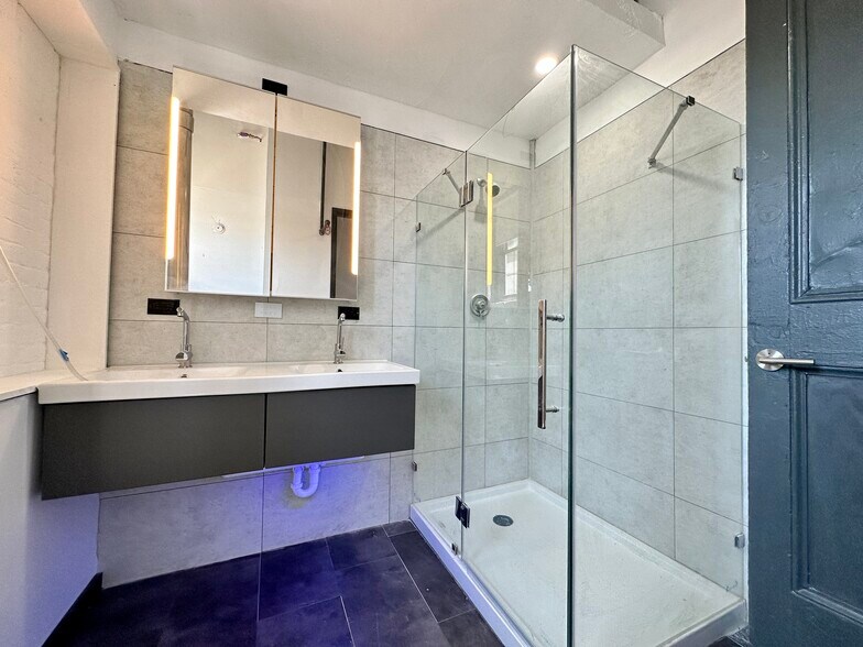 Building Photo - 109 Summer St