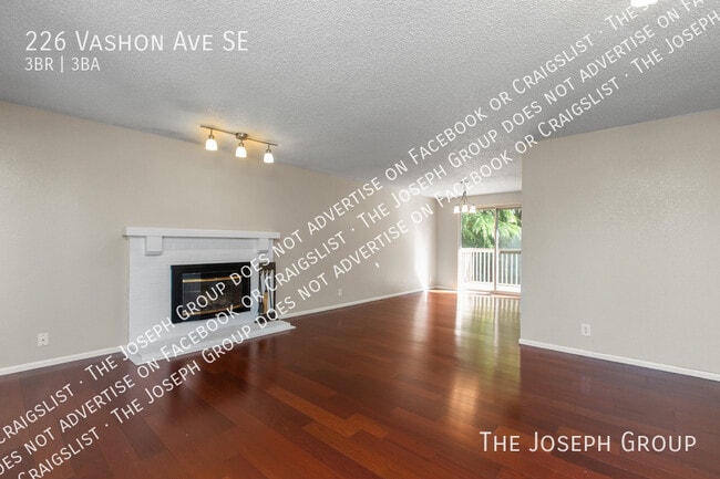 Building Photo - 226 Vashon Ave SE