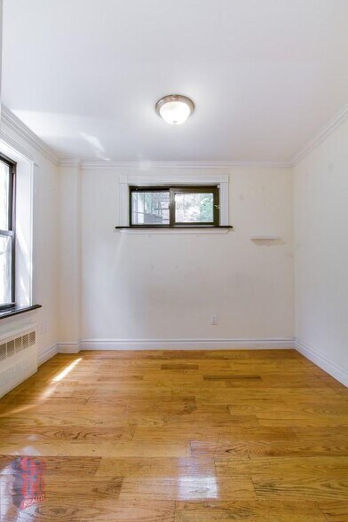 Building Photo - 233 E 29th St