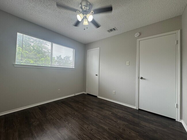 Building Photo - Vigil Properties2 (12812 Tomanet Trl)
