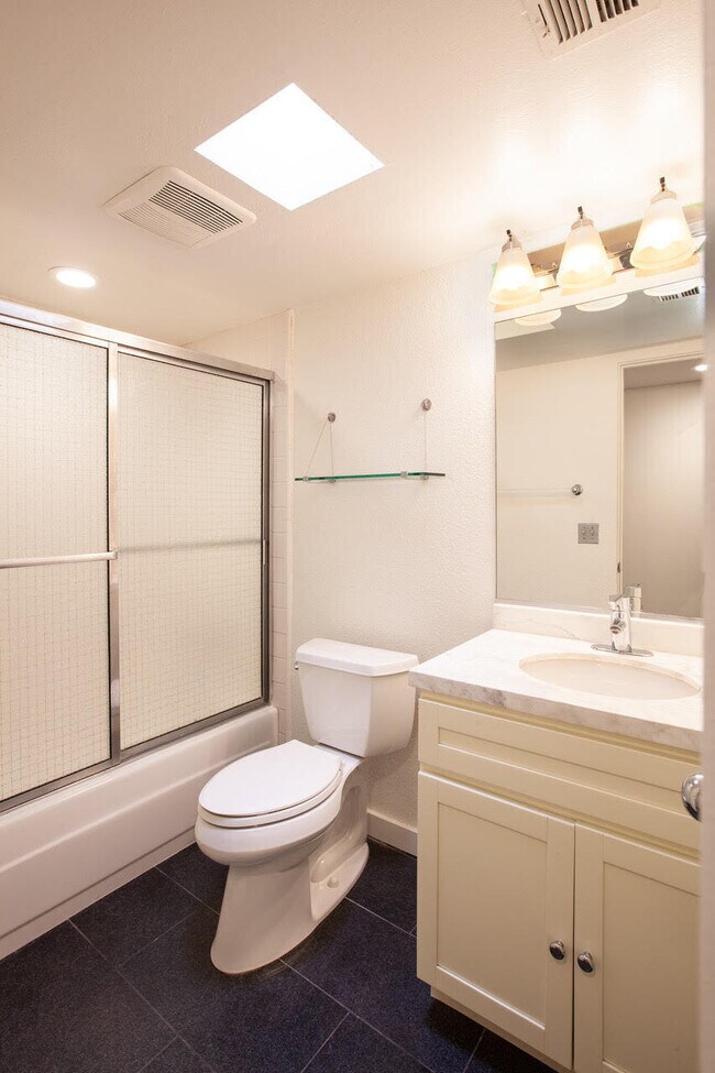 Building Photo - 3033 E Verona Rd