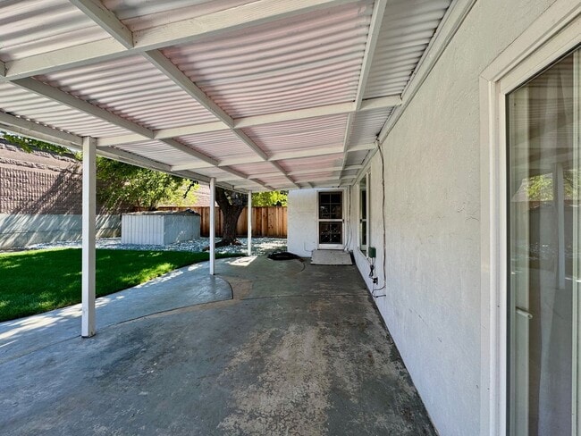 Building Photo - Remodeled 5 bedroom single level house - n...