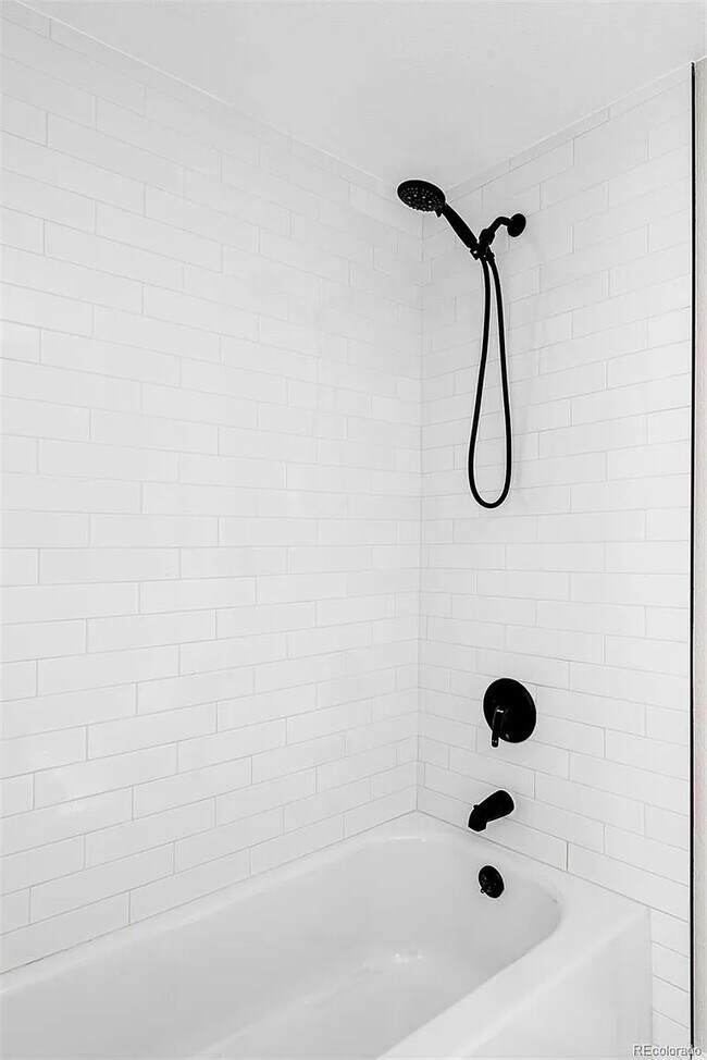 Building Photo - 645 Newton St