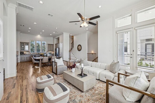 Building Photo - 2122 Lakeshore Edge Dr