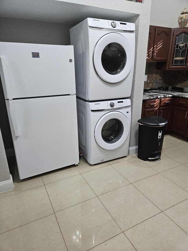 Building Photo - 11334 81st Ct N