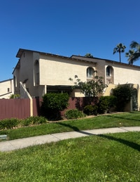 Building Photo - 3BR/2.5BA Two Story Condo Available