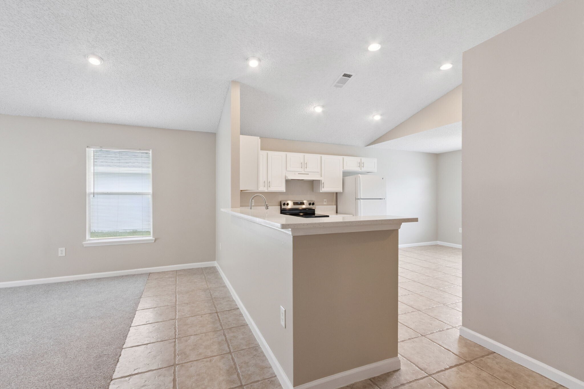 Kitchen - 268 Southlake Dr