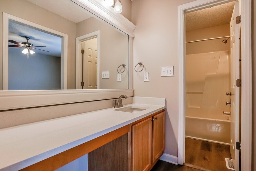 Building Photo - 1256 Grovewood Dr