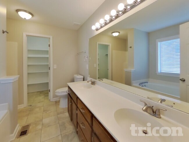 Building Photo - 2784 Aston Woods Ln