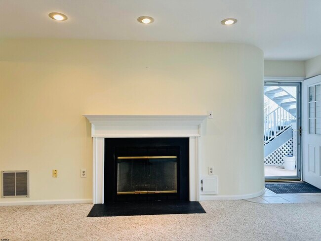 Building Photo - 550 Central Ave