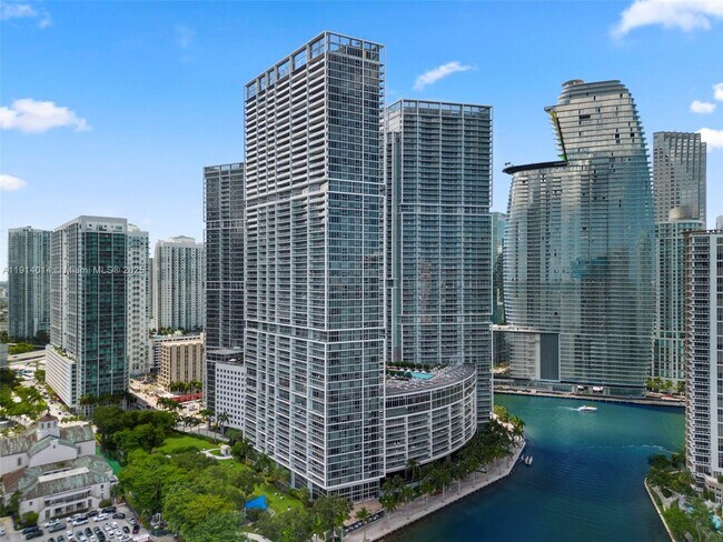 Building Photo - 495 Brickell Ave