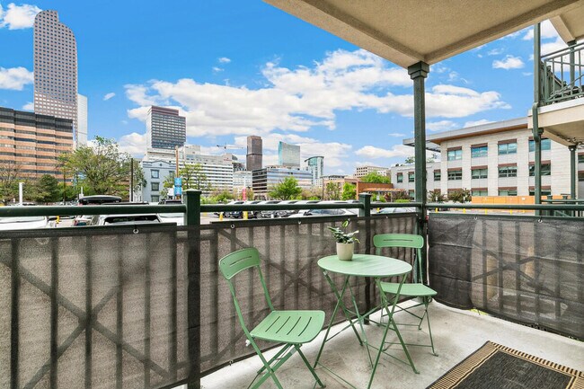 Building Photo - 1727 Pearl St