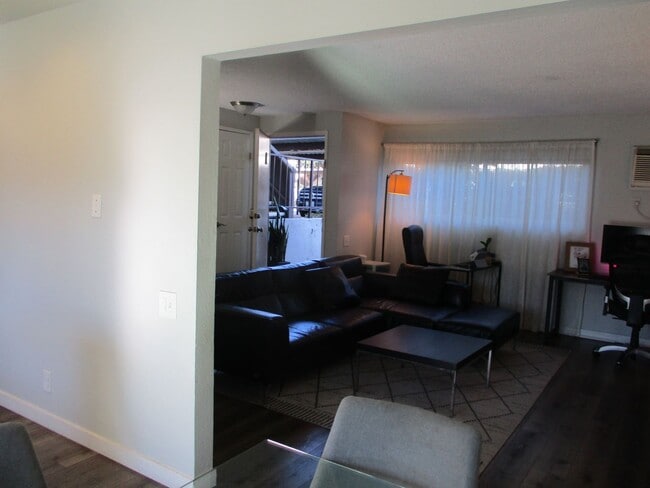 Building Photo - Desirable Mission Valley 2Bdr 2BA Condo!
