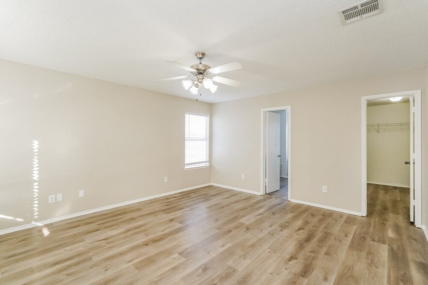 Building Photo - 1721 Santa Fe Trail