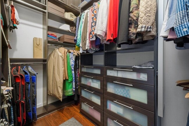 Building Photo - 128 S Aberdeen St