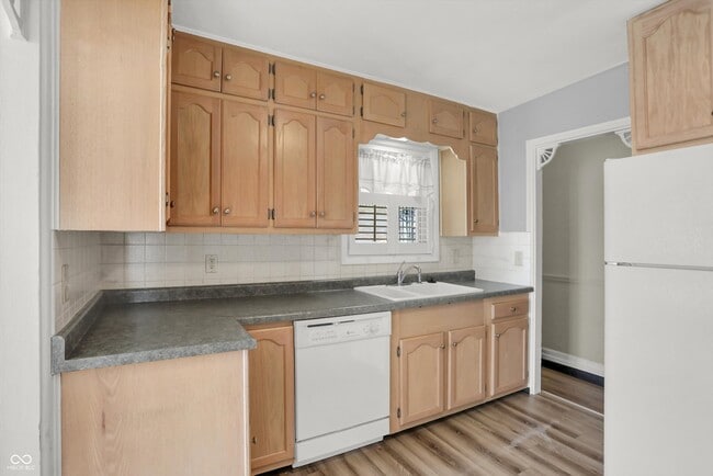 Building Photo - 1240 N Irvington Ave