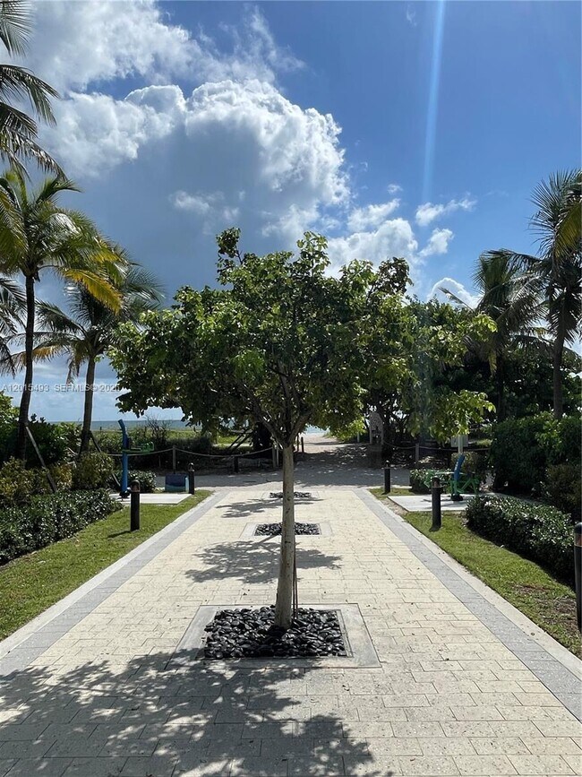 Building Photo - 9195 Collins Ave