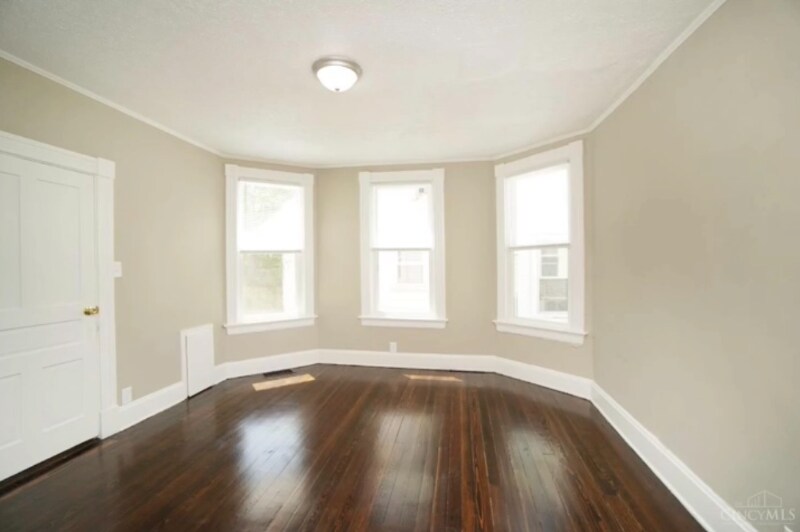 Building Photo - 124 Eaton Ave