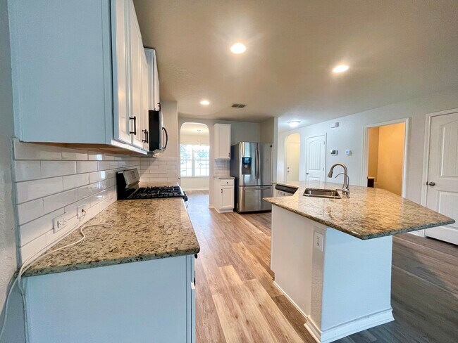 Building Photo - 402 Fly Catcher