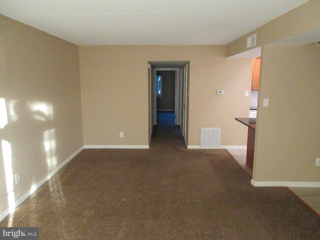 Building Photo - 820A Putnam Blvd