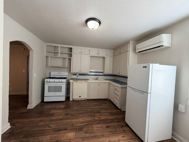 Building Photo - "Charming 3-Bedroom Haven in Lubbock – 1/2 off first Month's Rent!