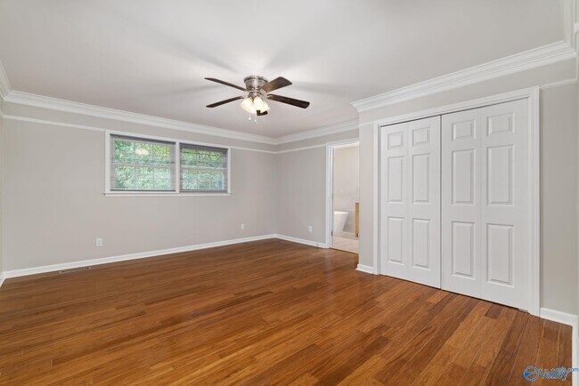 Building Photo - 820 Tannahill Dr SE