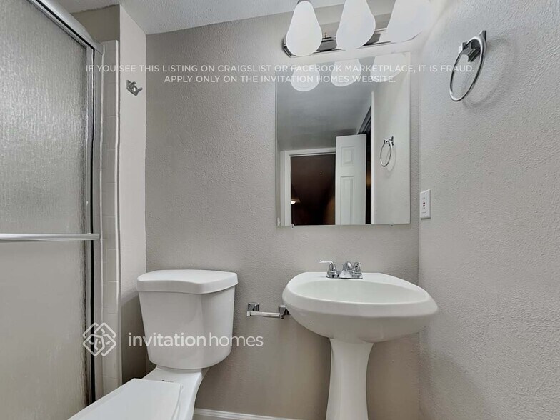 Building Photo - 2865 Leoti Dr