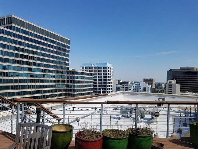 Building Photo - 710 Colorado St