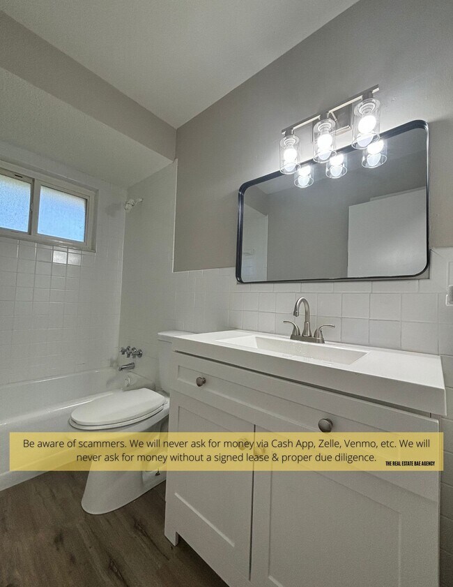 Building Photo - 1118 Soria St