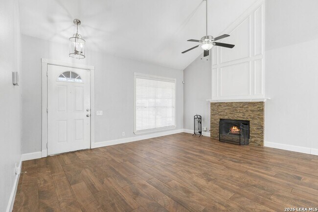 Building Photo - Charming Home Awaits: Spacious & Modern Living in a Prime Location