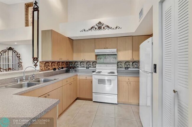 Building Photo - 923 Villa Cir