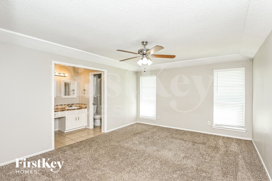 Building Photo - 7508 Evergreen Dr