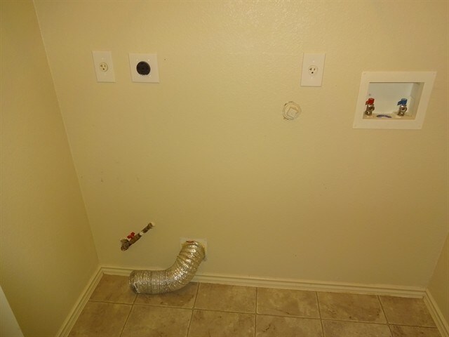 Building Photo - 2844 Deerfern Ln