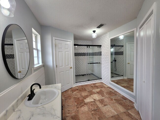 Building Photo - 4772 La Casa Cir