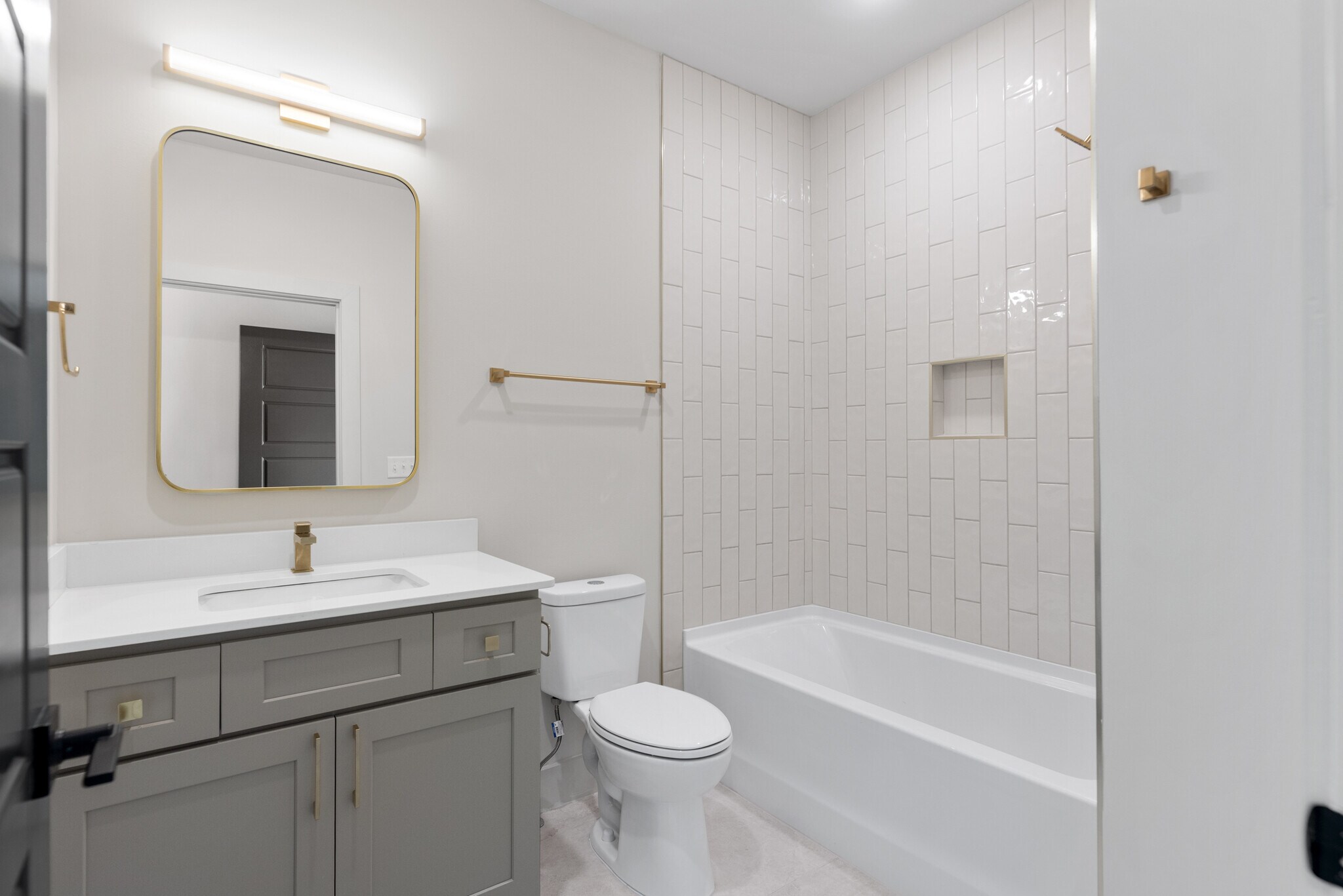 Building Photo - 1043 E Trinity Ln