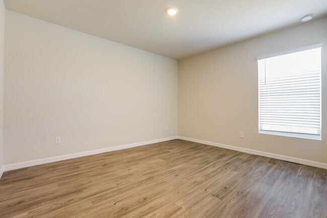 Building Photo - 10394 Carnegie Ave