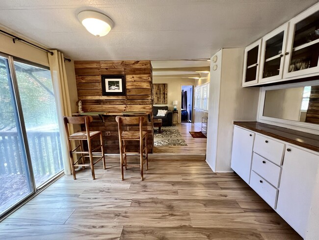 Building Photo - 27 Mandalay Dr